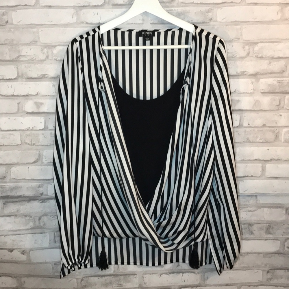 Jones New York stripped black/white blouse sz L